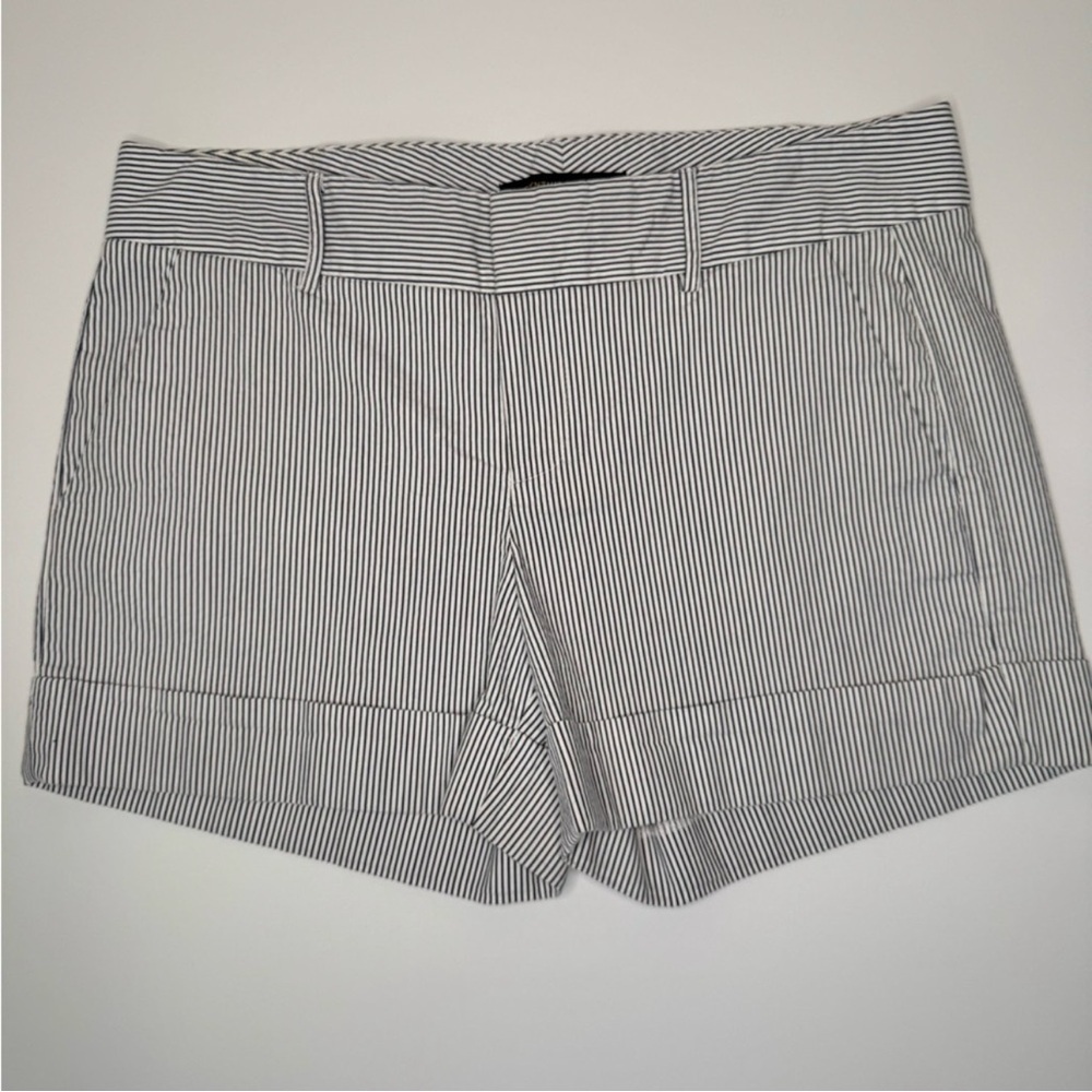 CYNTHIA STEFFE Seersucker Striped Cuffed Shorts 4” Cotton Blend Blue and White - Picture 5 of 15